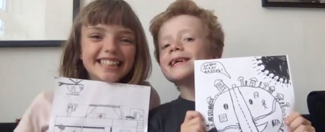 Caroline 10 år og Emil 7 år er søskende. De har tegnet corona-krisen fra hvert deres perspektiv. I udstillingen "Corona med unge øjne" kan man se deres tegninger og høre dem fortælle.